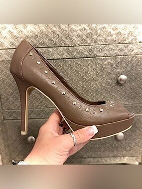 NWT FIONI Brown Studded Peep Toe Heels